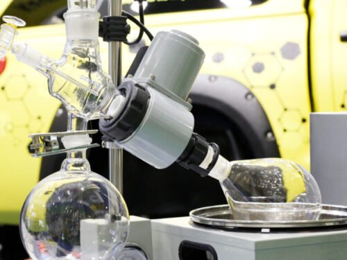 Devices for chemical synthesis in a chemical laboratory. Conduct